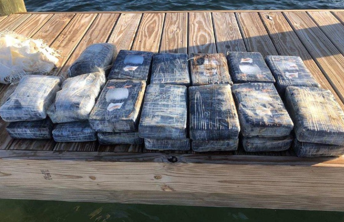 O captură de 1,2 milioane de dolari. Un pescar din SUA a găsit 74 de kilograme de cocaină plutind în apă