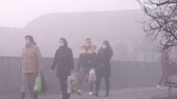 Sute de localnici au colindat pe uliţele satelor din Gorj, în ciuda restricţiilor: „Important e să nu se piardă sărbătorile“