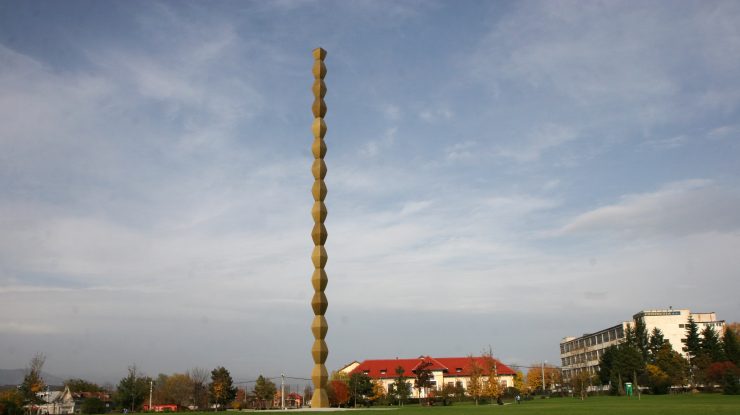 Constantin Brâncuși și Coloana recunoștinței fără sfârșit, ridicată în memoria soldaților căzuți în Primul Război Mondial, până în pragul Unirii
