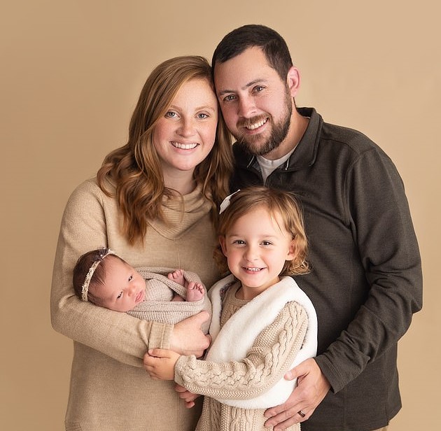 Un bebeluș s-a născut dintr-un embrion care a stat înghețat timp de 27 de ani