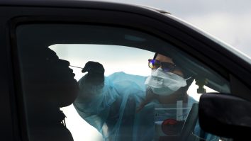 Un milion de cazuri noi de COVID-19 au fost înregistrate în SUA în mai puțin de o săptămână