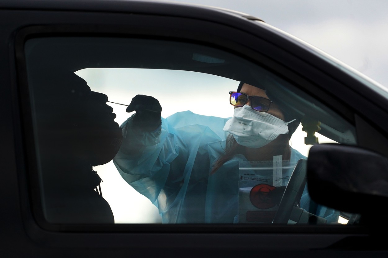 Un milion de cazuri noi de COVID-19 au fost înregistrate în SUA în mai puțin de o săptămână