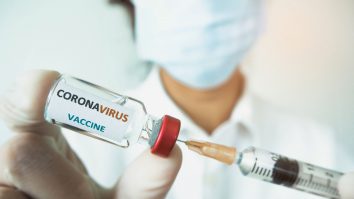 Coronavirus. Cine își asumă resposabilitatea în caz de efecte nedorite în urma vaccinării