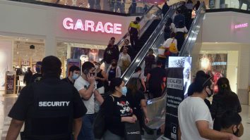 De teama că rămân fără mâncare de Crăciun, englezii au făcut cozi la magazine. GALERIE FOTO