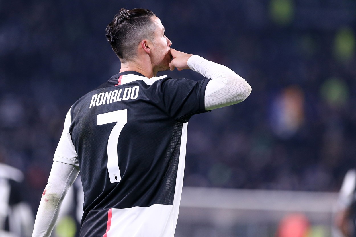 Cristiano Ronaldo a câștigat  Golden Foot 2020. Messi încă visează la premiu