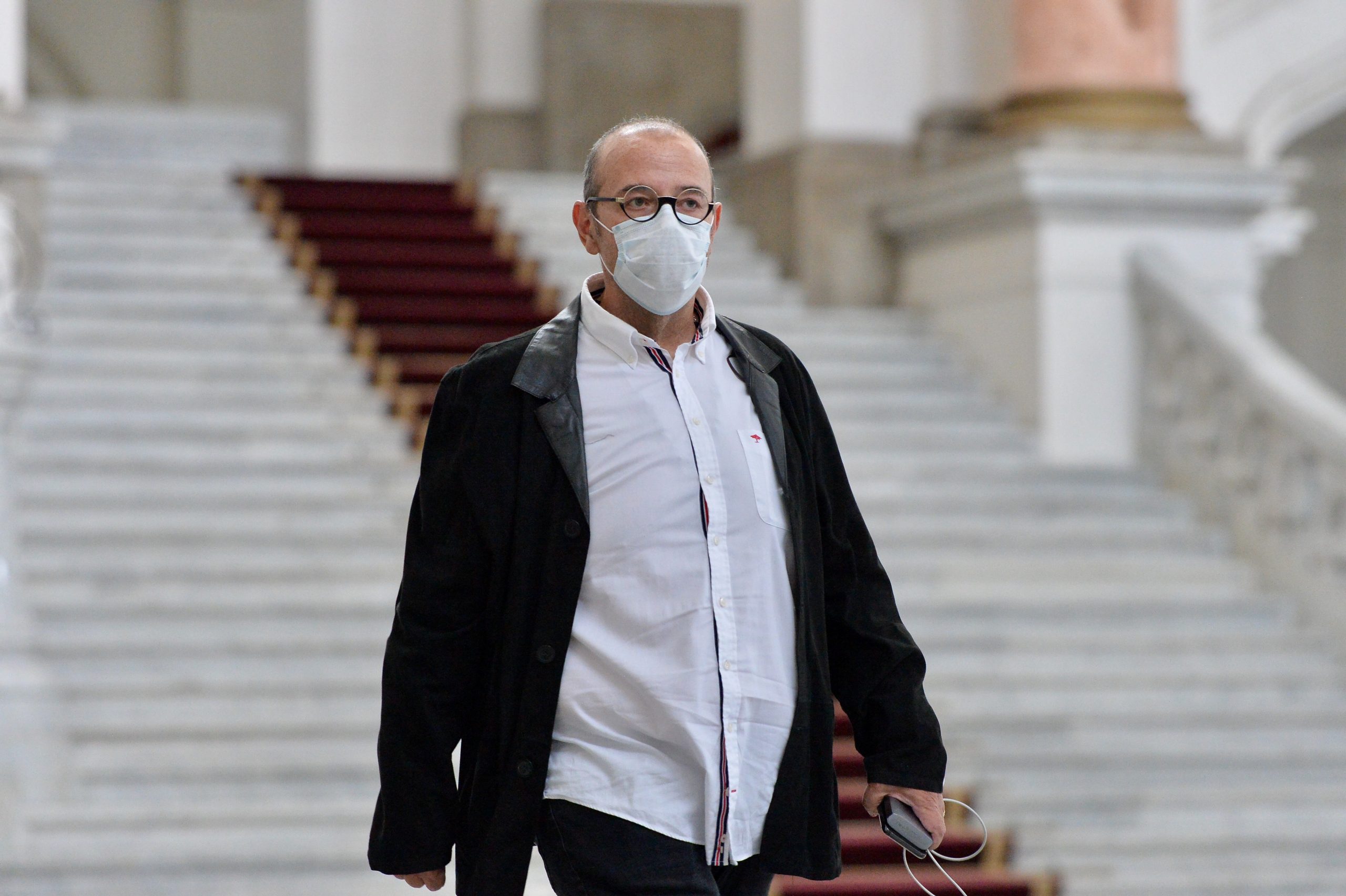 Piedone cere demiterea directorului Economat: A cumpărat tablete care nu au ajuns la elevi, dar și pixuri de lux