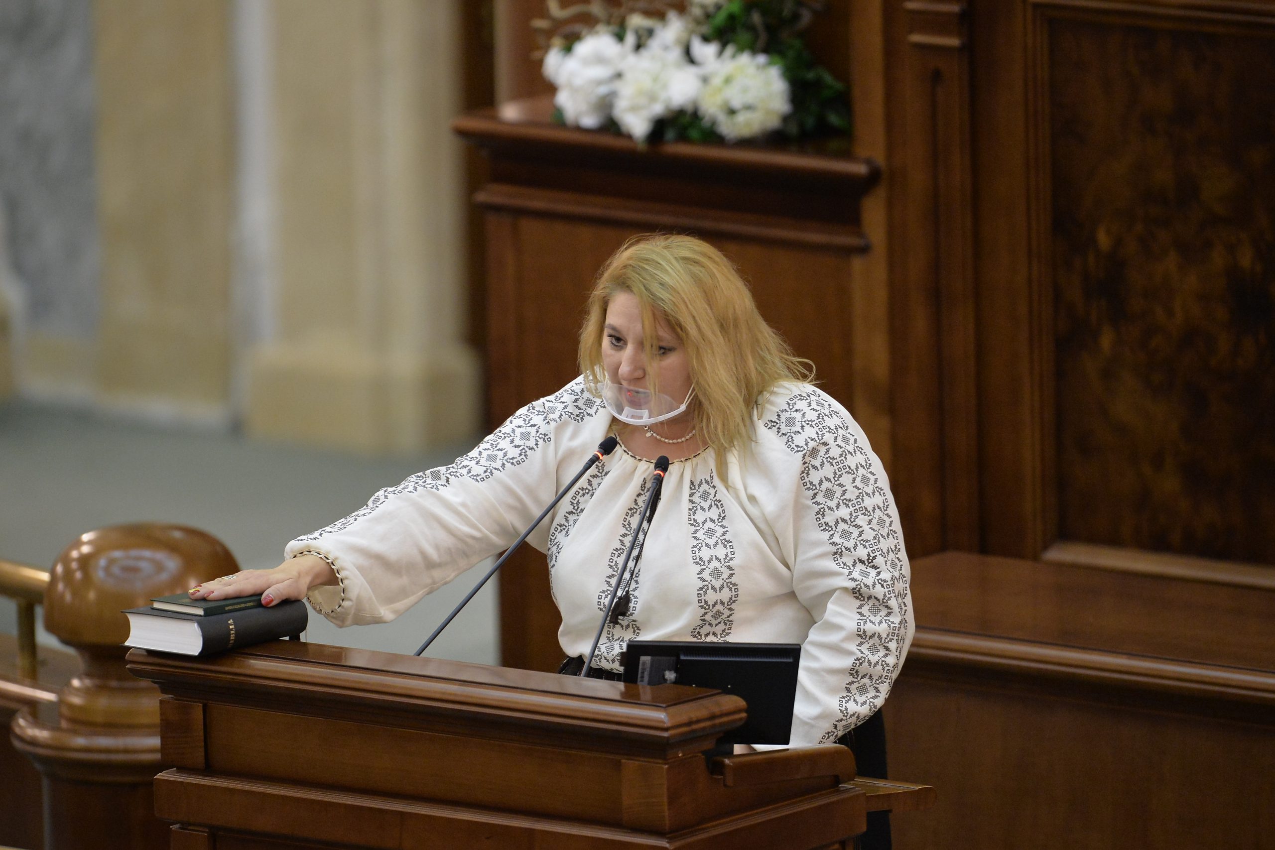 George Simion, despre adeverinţa Dianei Șoșoacă pentru a nu purta mască: ”O trimitem la alt medic”