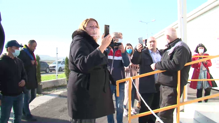 Diana Șoșoacă, senator AUR: „Dacă vedeți că Iohannis, Orban, Arafat, Tătaru și cu toți ăștia se vaccinează, ăla nu e același vaccin pe care ni-l aplică nouă”