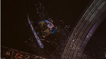 VIDEO. Un snowboarder este certat cu gravitația: a făcut un dublu backflip