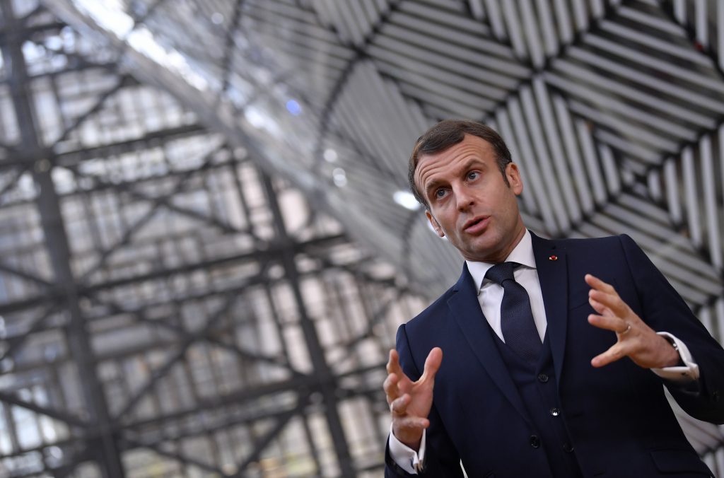 Macron cere vigilenţă sporită din cauza mutaţiei virusului: „Situația evidențiază agresivitatea virusului“