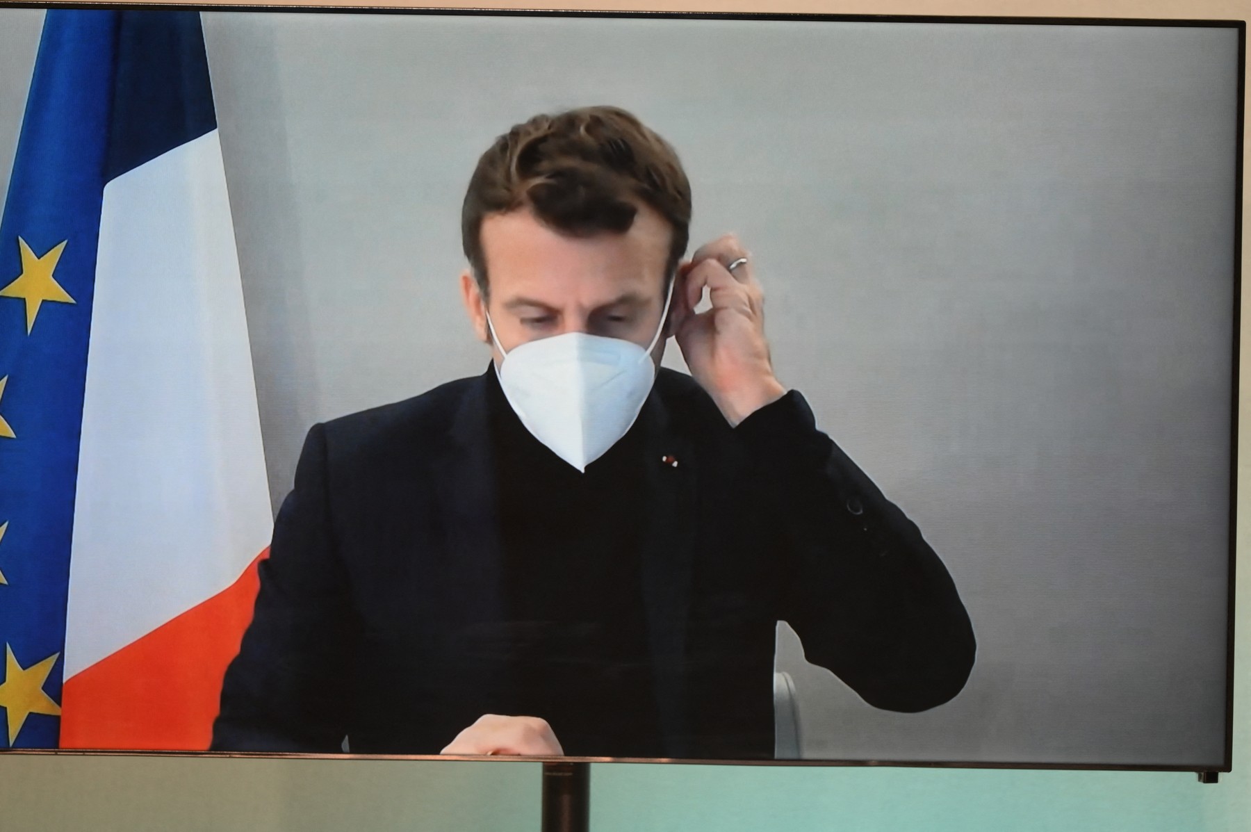 Emmanuel Macron își serbează ziua de naștere în izolare. Mesajul președintelui de la Versailles