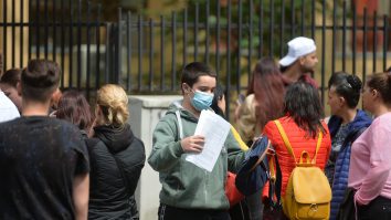 Evaluarea Naţională se apropie cu paşi repezi. Programa s-a simplificat, dar profesorii tot nepregătiți sunt