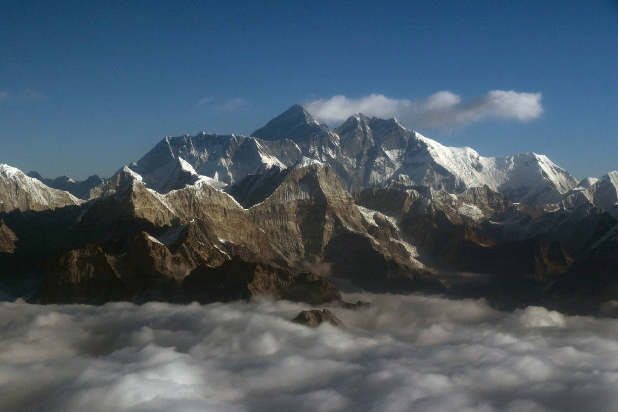 China și Nepal au convenit să „înalțe” muntele Everest. Cât măsoară acum cel mai înalt punct de pe Pământ