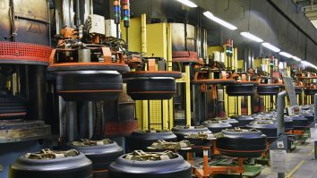 Șomajul, „cadou“ de Crăciun pentru sute de angajați ai unei fabrici de anvelope