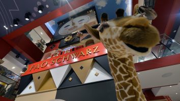 O familie de americani a petrecut o noapte în cel mai cunoscut magazin de jucării din New York. Cât a costat experiența de vis