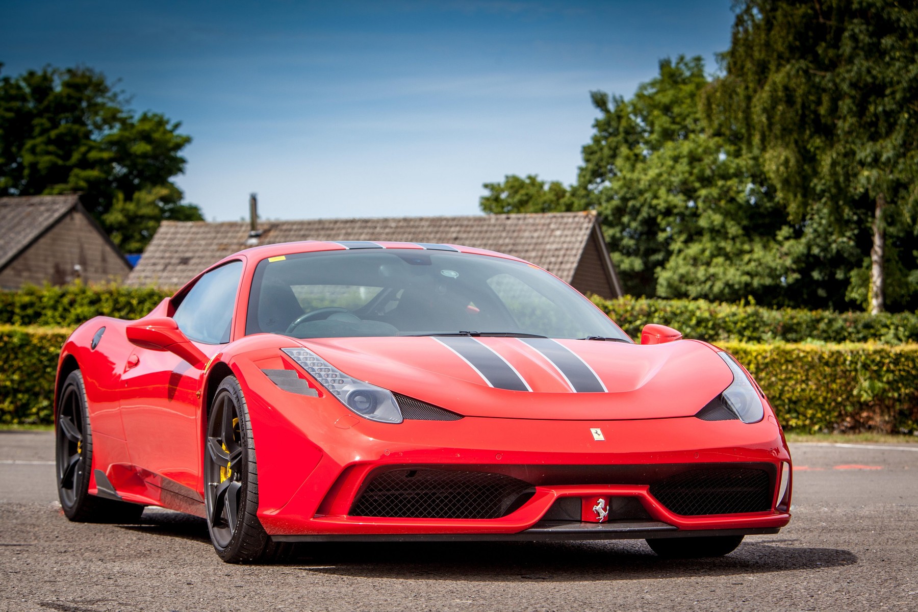 Un Ferrari unicat. Costă peste jumătate de milion de dolari şi este blindat