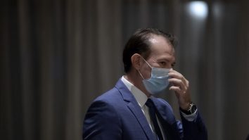 Florin Cîțu vrea să modifice legea salarizării. Bugetarii vor avea mai puține sporuri și salarii mai mici