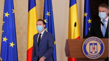 Președintele, încurcat de campania de vaccinare. Iohannis anunță că în România imunizarea „începe pe 27 septembrie”