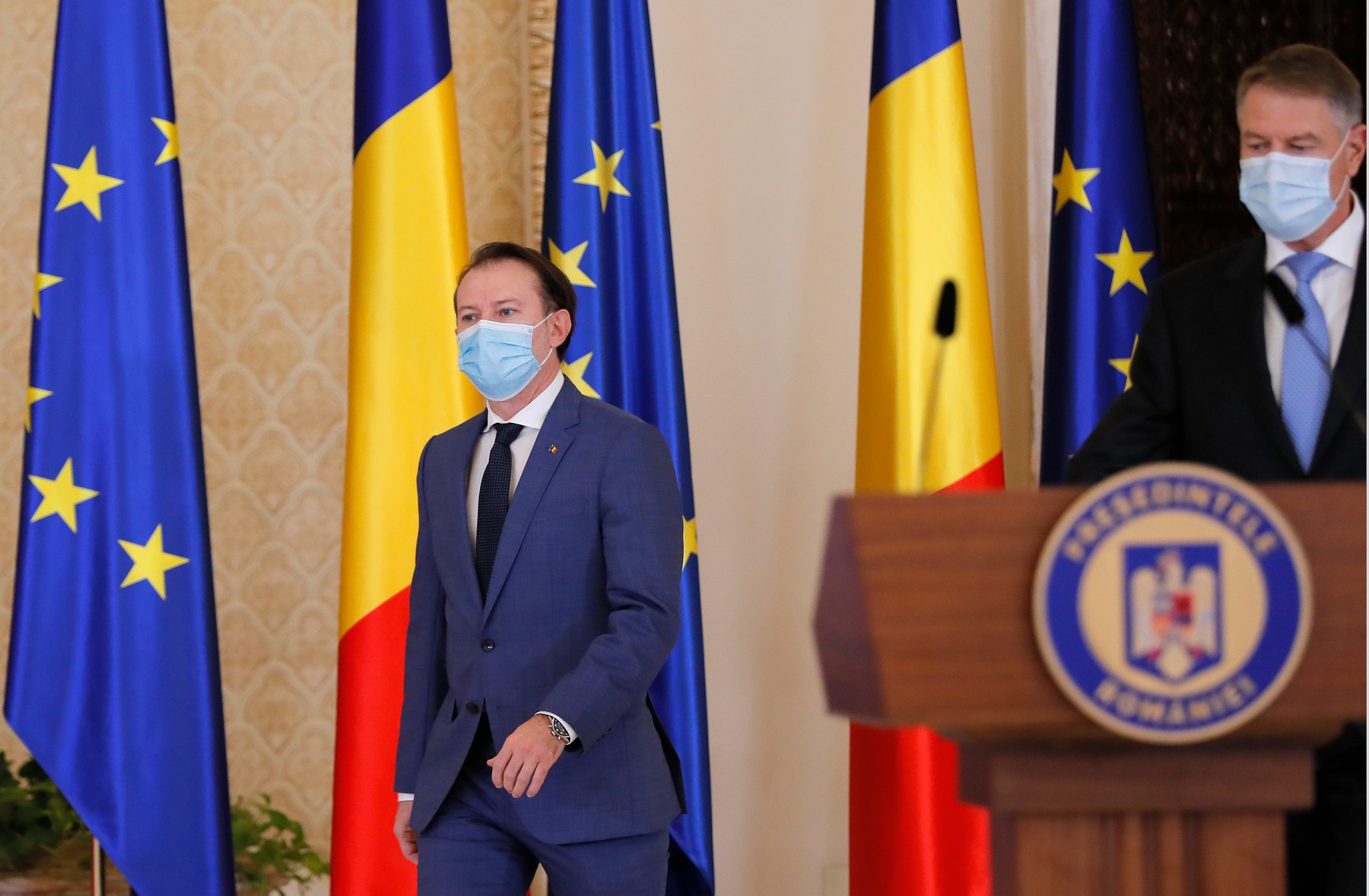 Președintele, încurcat de campania de vaccinare. Iohannis anunță că în România imunizarea „începe pe 27 septembrie”