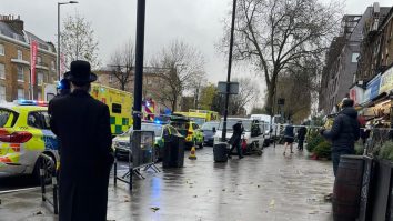 Cinci persoane rănite la Londra după ce o mașină a intrat într-un grup de pietoni