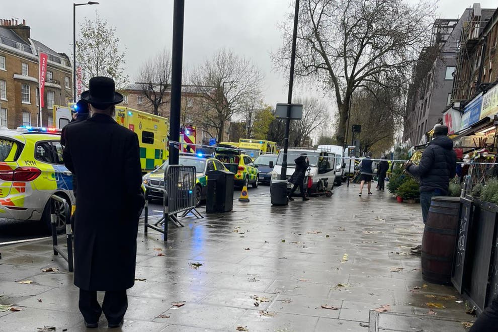 Cinci persoane rănite la Londra după ce o mașină a intrat într-un grup de pietoni