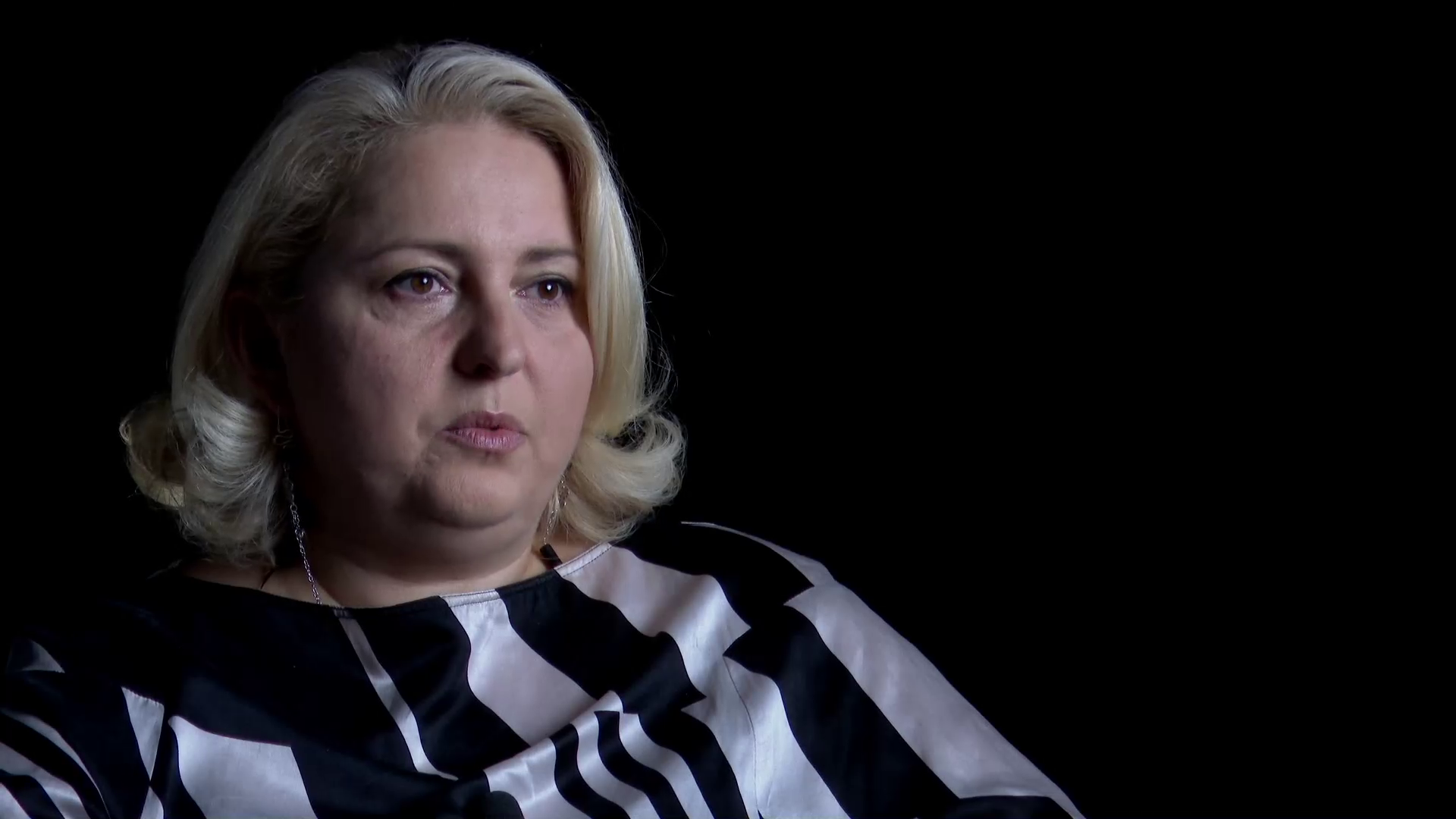 Gabriela Nanuș, fata cu tricolorul din balconul Comitetului Central: „Primul gând a fost să iau un tricolor și să îl flutur. Să le arăt celor de jos că am învins”