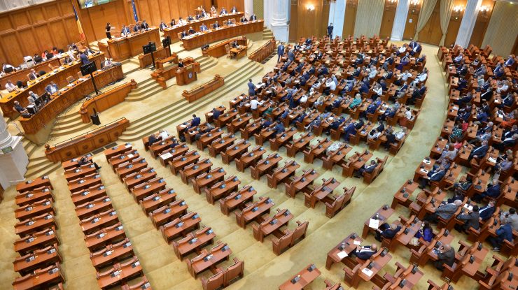 Încep negocierile între PNL, USR-PLUS și UDMR pentru formarea viitorului guvern