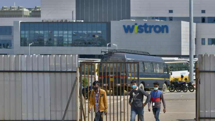 O fabrică iPhone din India, vandalizată de angajați. Ce a declanșat violența muncitorilor