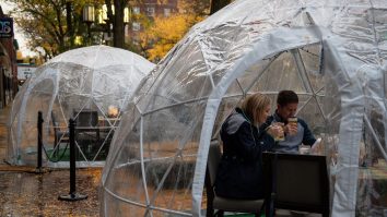 Igluurile încălzite, soluția salvatoare pentru HoReCa. Cum au reușit patronii de restaurante să supraviețuiască