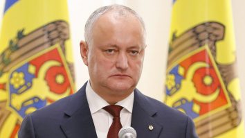 Legi schimbate peste noapte la Chișinău. Iulian Chifu: „Toate îi folosesc lui Igor Dodon. Protejează furtul și corupțiile din Parlament“