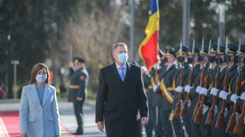 Klaus Iohannis, în vizită oficială la Chișinău. Cum a fost întâmpinat de Maia Sandu. VIDEO
