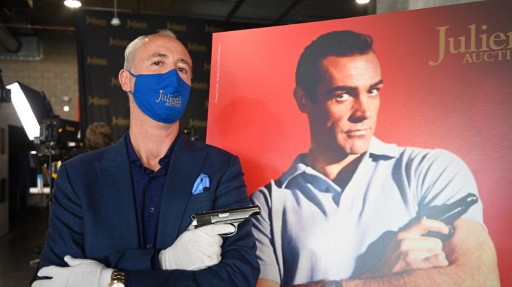 Pistolul lui James Bond a fost vândut. Cu cât a fost licitat