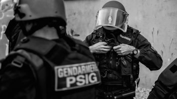 Franța mobilizează 100.000 de jandarmi pe străzi ca să spargă petrecerile ilegale și adunările de Revelion