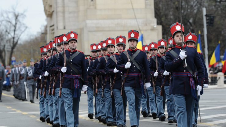 Incident în timpul paradei de 1 Decembrie. Două persoane au încercat să forțeze filtrul jandarmilor