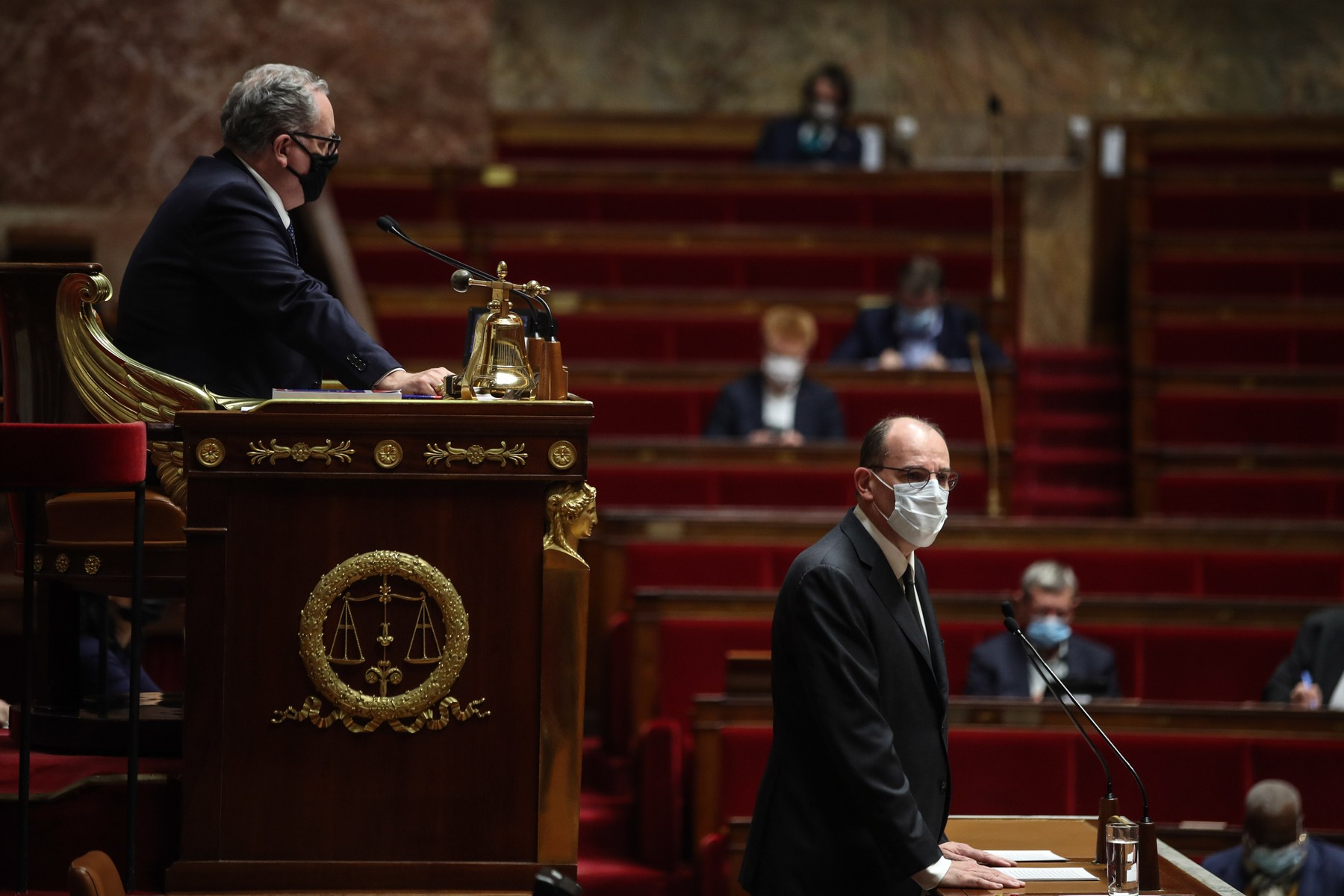 Persoanele care refuză vaccinul anti-Covid ar putea fi interzise în transportul public. Proiect de lege controversat în Franța