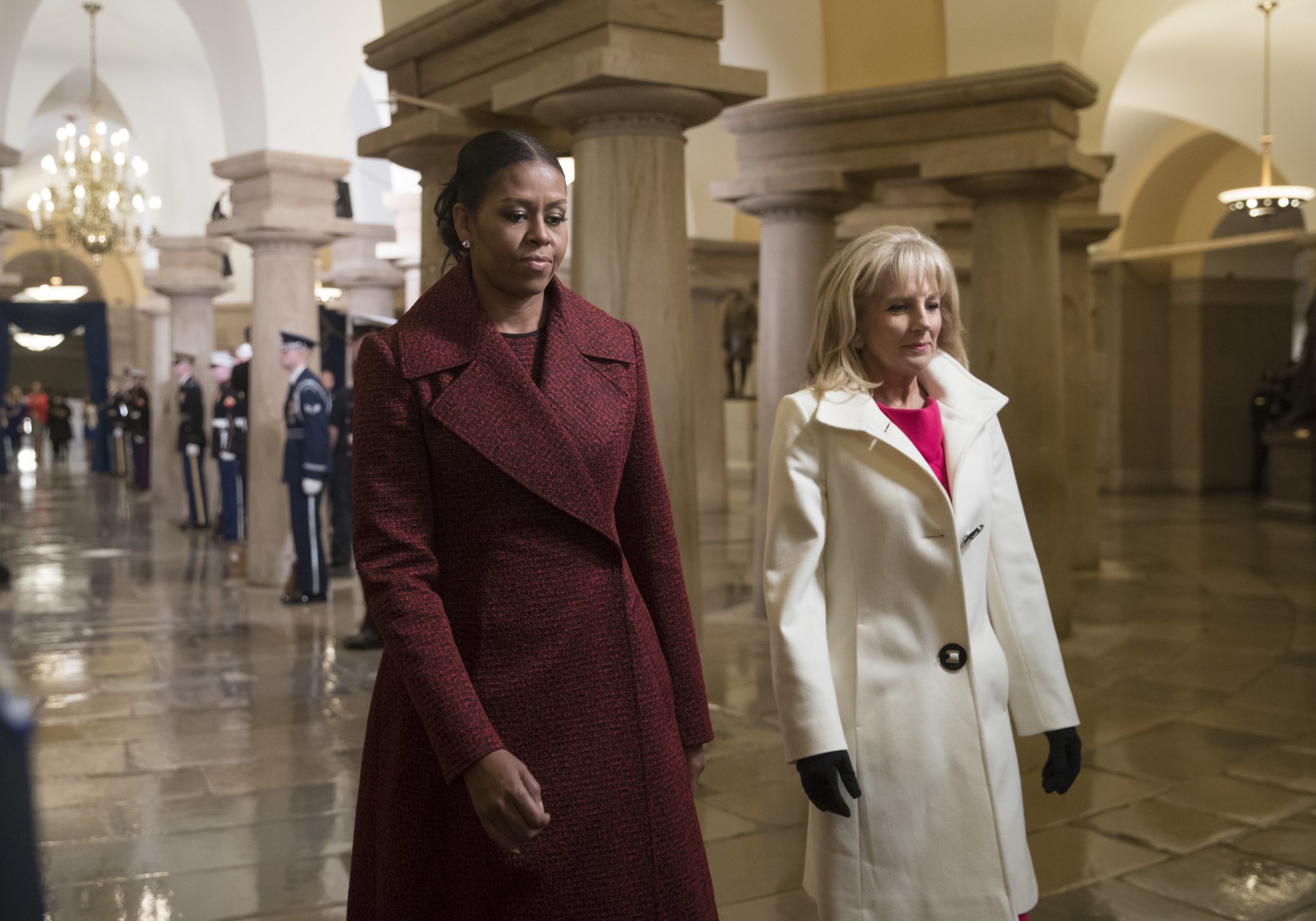 Jill Biden, ironizată pentru titlul pe care îl folosește. Michelle Obama îi sare în apărare