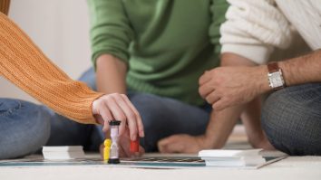 Patru surori din Germania au inventat jocul „Coronavirus”. Până acum s-au vândut 2.000 de bucăți