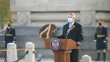 Fotografiile din 1 decembrie cu Iohannis par a fi momente regizate de film: pozele publicate pe pagina web a președinției