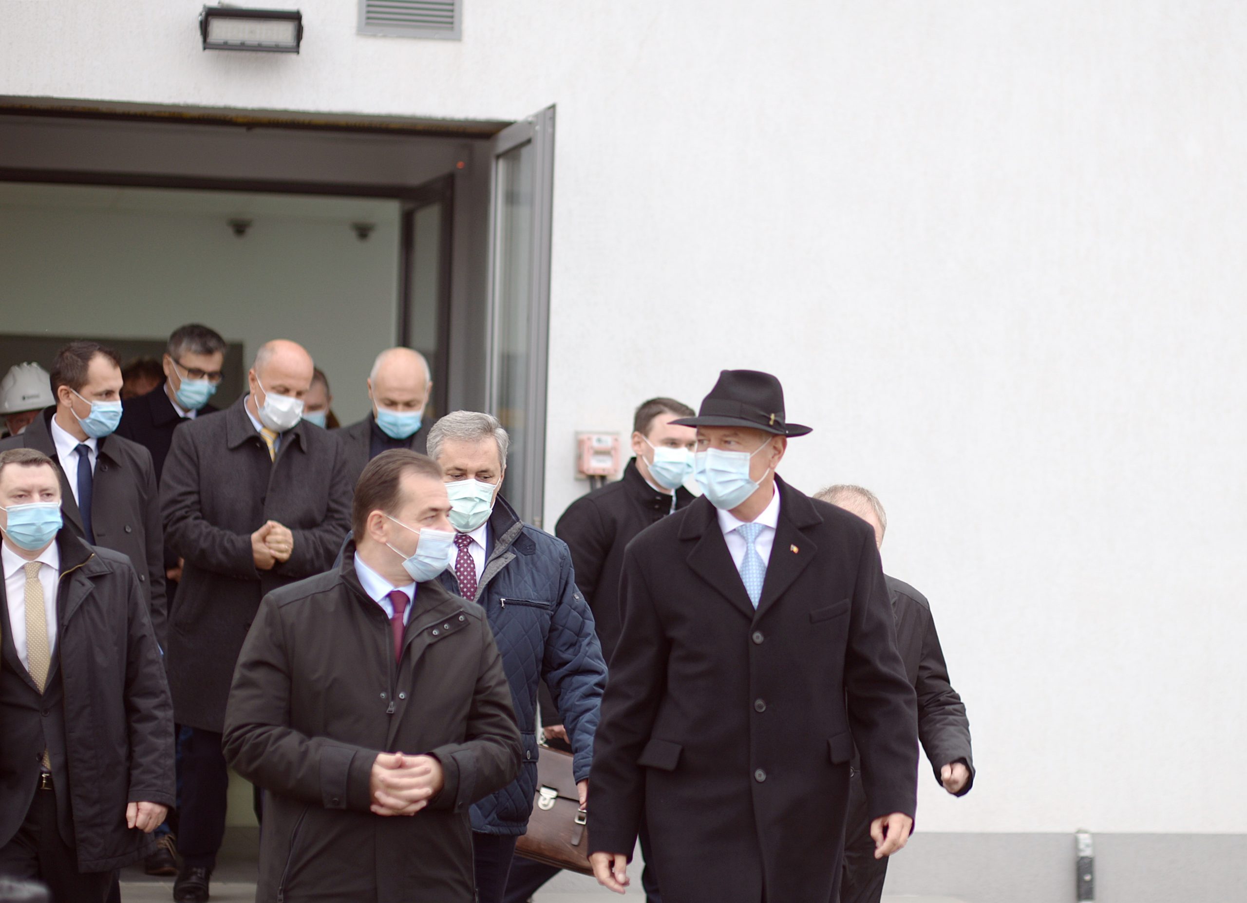 Joc de bilețele între Orban și Iohannis. Cum s-a ajuns la propunerea lui Cîțu în funcția de premier