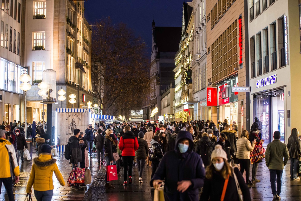 Germania intră în carantină strictă de miercuri. Se vor închide școlile și majoritatea magazinelor. Anunțul făcut de Angela Merkel