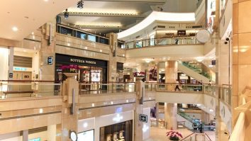 Chiriașii din mall-uri primesc 33 de milioane de euro de la Guvern, în timp ce 760 de mii de români nu primesc ajutor pentru chirie