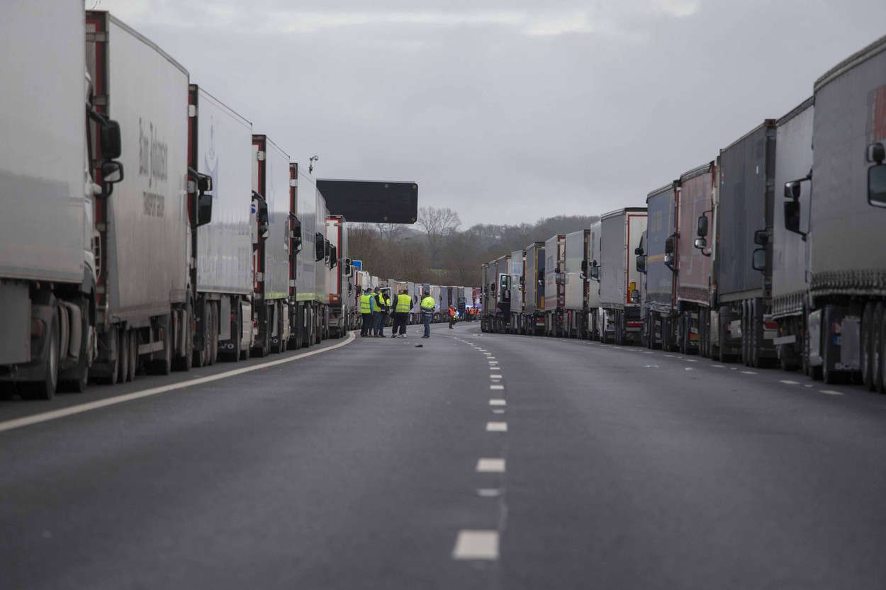 Britanicii negociază un acord cu Franța, pentru a pune capăt interdicțiilor care au paralizat comerțul din Marea Britanie