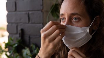 Masca previne răspândirea virusului doar dacă este purtată corect