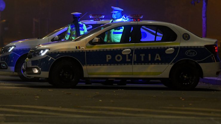 Un bebeluș abandonat a fost găsit într-o pungă în fața unui bloc din Sectorul 3 al Capitalei