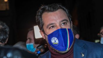 Liderul extremei dreapta din Italia, Matteo Salvini, a devenit subiect de carte… goală. Ce au spus autorii