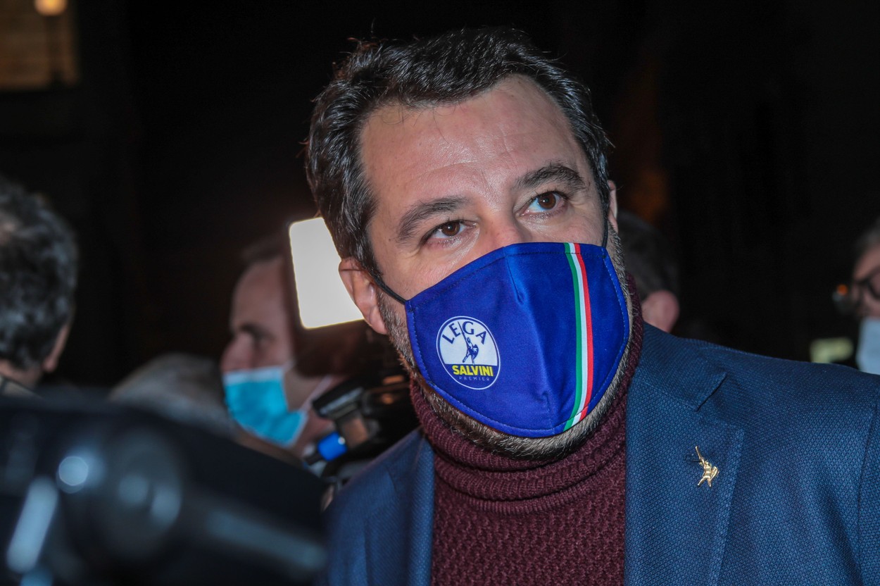 Liderul extremei dreapta din Italia, Matteo Salvini, a devenit subiect de carte… goală. Ce au spus autorii