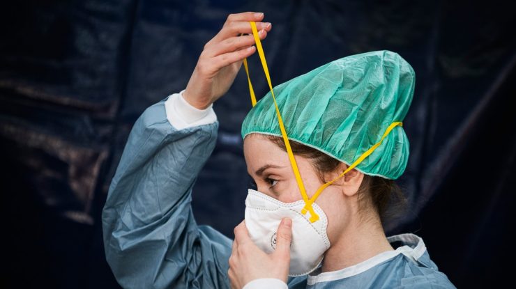 Țara care rămâne fără personal medical care să trateze pacienţii cu Covid-19. 500 de medici își dau demisia lunar