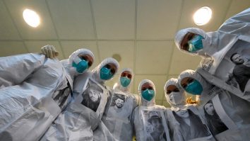 Medicii din linia întâi au primit doza de liniște. Reacții după vaccinare