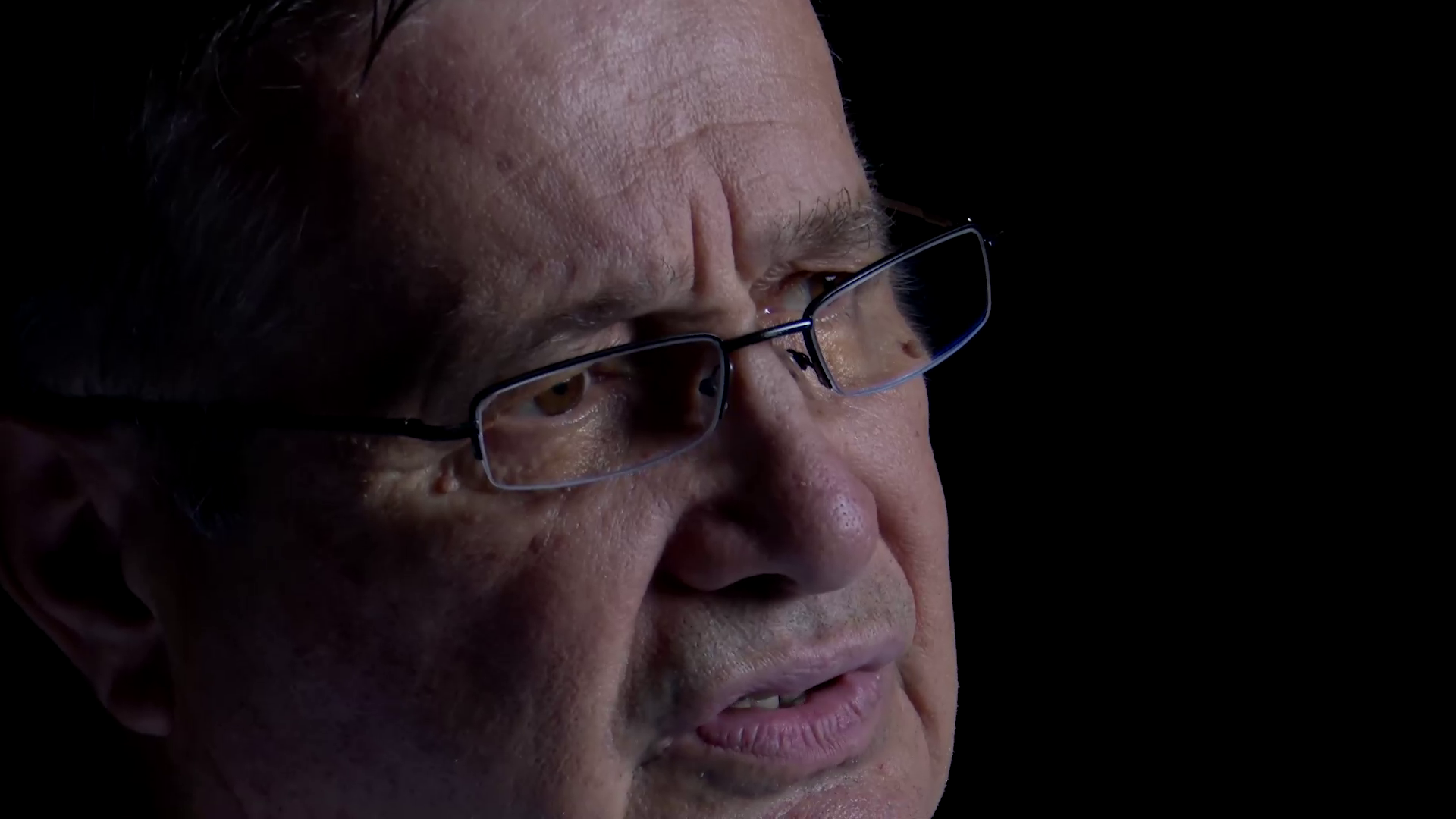 Mircea Dinescu: „În comunism, duceam mașina de scris la verificat de parcă era armă”