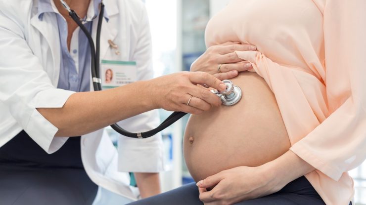 Femeile însărcinate și cele care alăptează se pot vaccina? Ce spun specialiștii